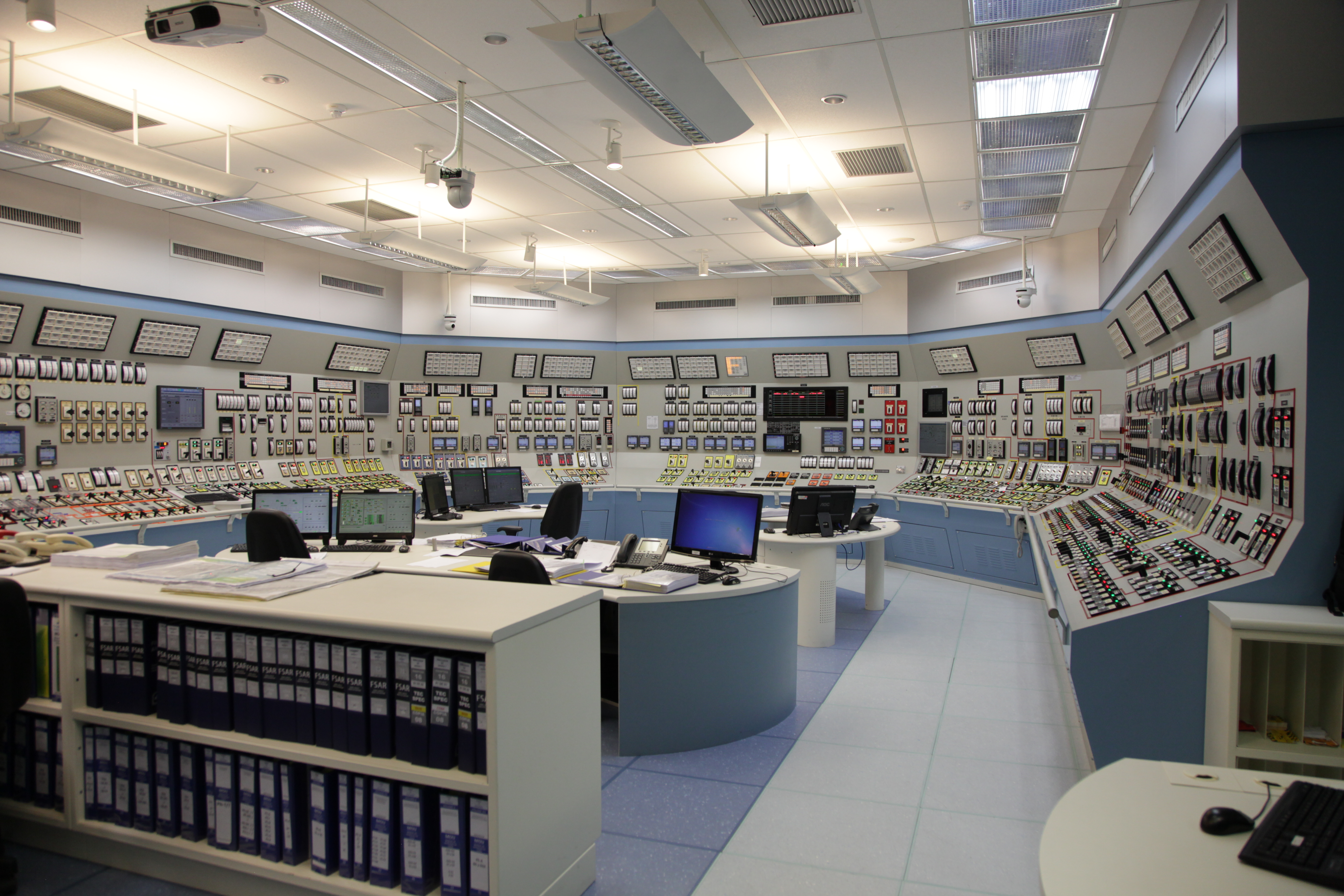 Sala de controle da usina Angra 1.JPG